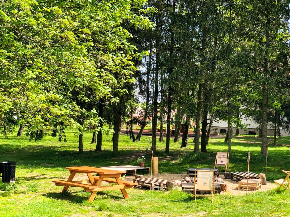Dwór Gogolewo nad Wartą Ksiaz Wielkopolski Exterior foto