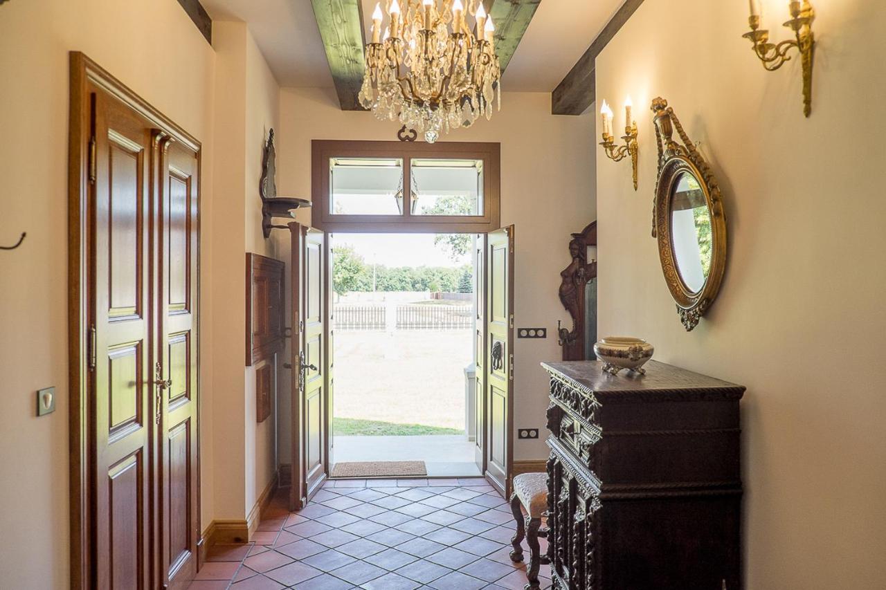 Dwór Gogolewo nad Wartą Ksiaz Wielkopolski Exterior foto